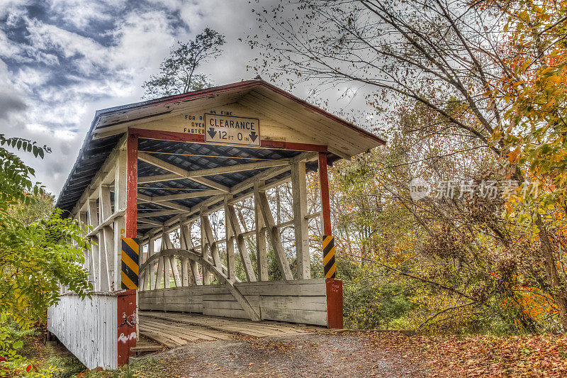 宾夕法尼亚州贝德福德县Raystown Covered Bridge (HDR)